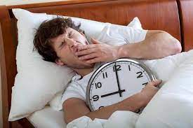 اسباب النوم الزائد واضراه وعلاجه