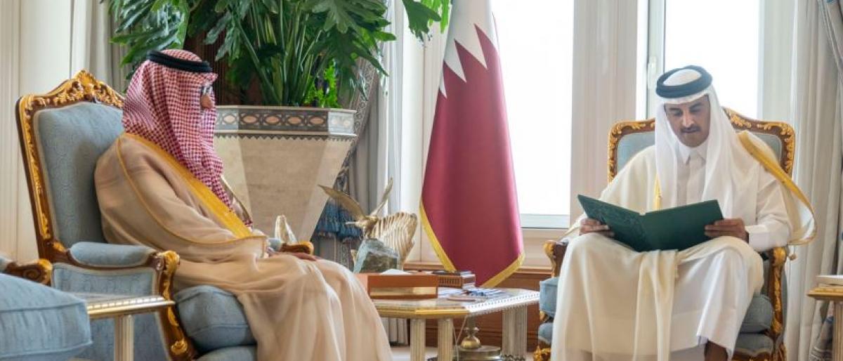 العاهل السعودي یبعث رسالة خطية لأمیر قطر