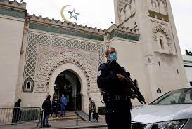 Mediapart: المساجد الفرنسية تتعرض للتمييز من قبل المصرفيين المتطرفين