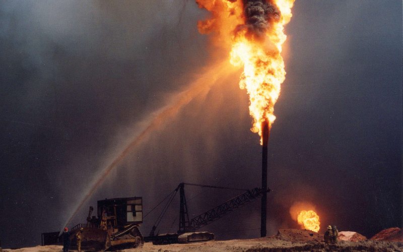 كم عدد ابار النفط المحترقه في الكويت
