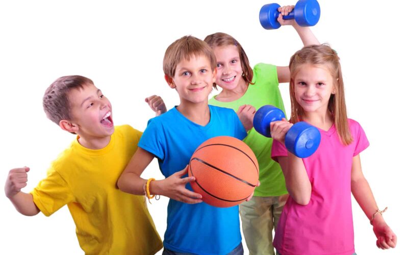 توصي منظمة الصحة العالمية للأطفال والمراهقين الذين تتراوح أعمارهم ما بين 15سنة إلى 17 سنة على ممارسة النشاط البدني